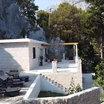 Holiday Home Nugal Makarska 2+2